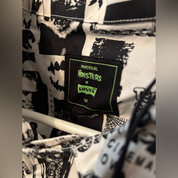 UNIVERSAL MONSTERS® X LEVI'S® SHORT SLEEVE SLOUCHY CAMP SHIRT - Picture 4 of 4